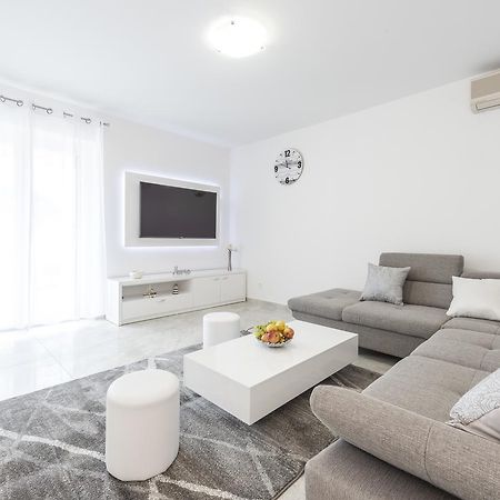 Luxury Apartment Skyscraper Дубровник Экстерьер фото
